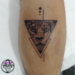 Tatuaje León Geométrico