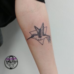 Tatuaje Colibrí Triángulo